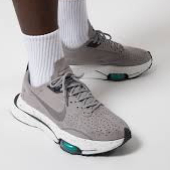 Nike Other - Men 10 Air Zoom Type/Cj2033-002/Low-Cut Sneakers//Gray